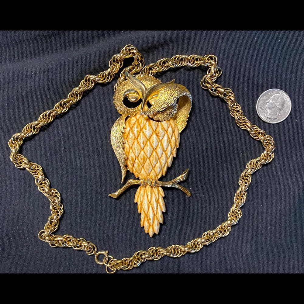 Signed RAZZA Owl necklace. Excellent condition and finish.